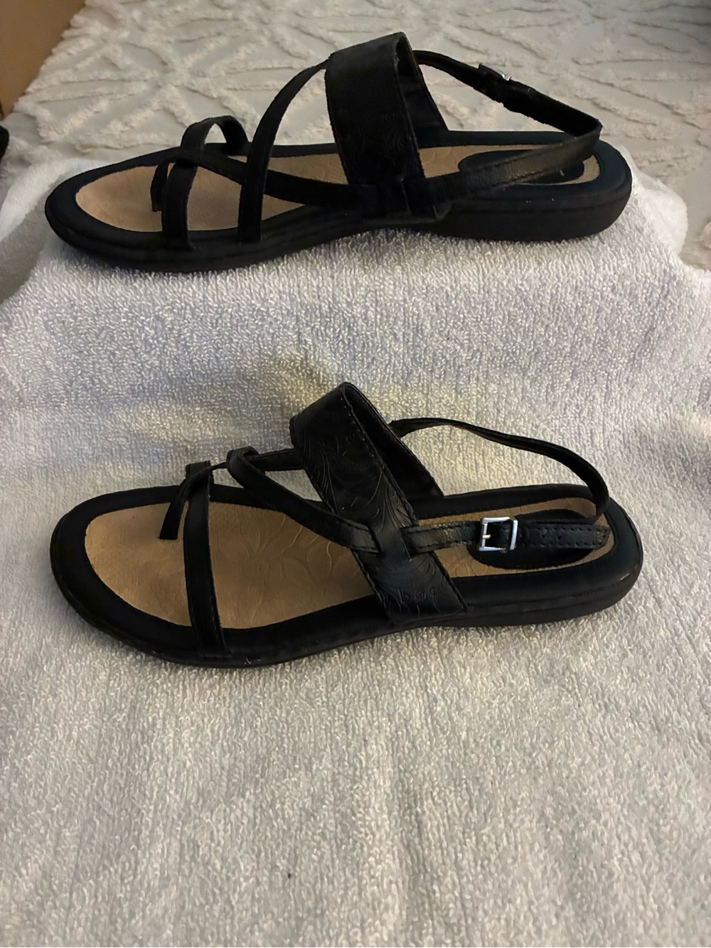 Women’s “Alisha Black Strappy Toe Loop” Comfort Sandals B.O.C model foam pad.